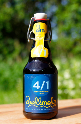 Quellmalz 4/1 ein naturtrübes Pils in der Bügelflasche